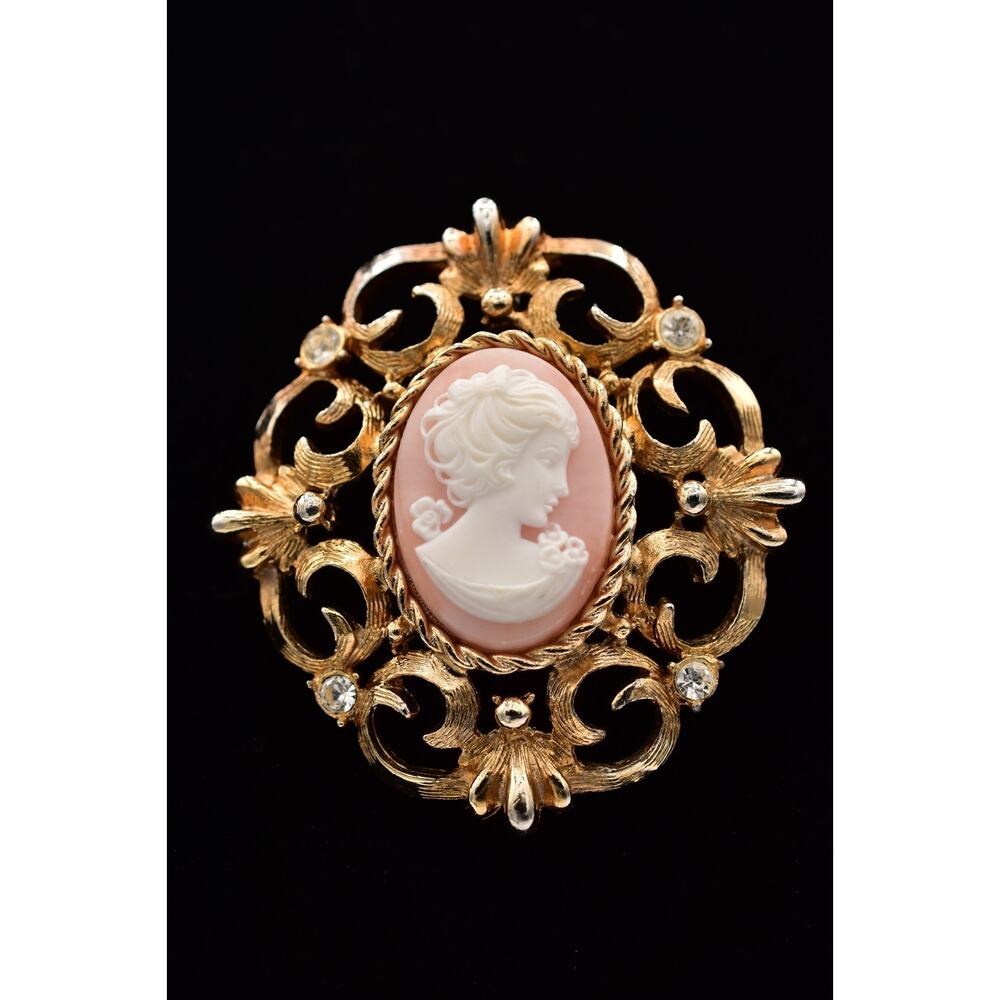 RJ Graziano Vintage Cameo Pin Brooch Gold Tone Pink White Signed 1970s BinBP